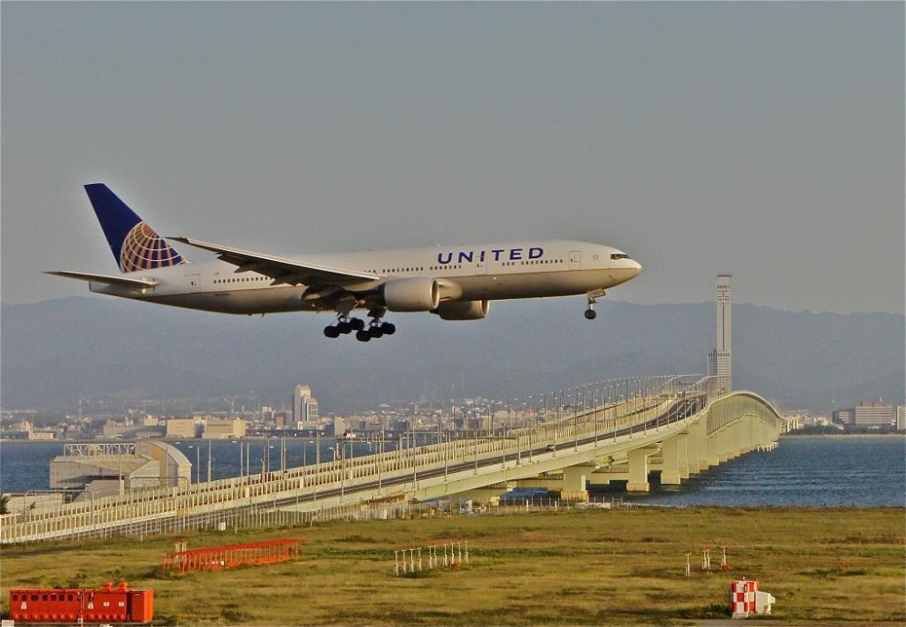 Máy bay hạ cánh tại Sân bay quốc tế Kansai