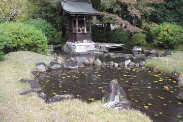 A side shrine