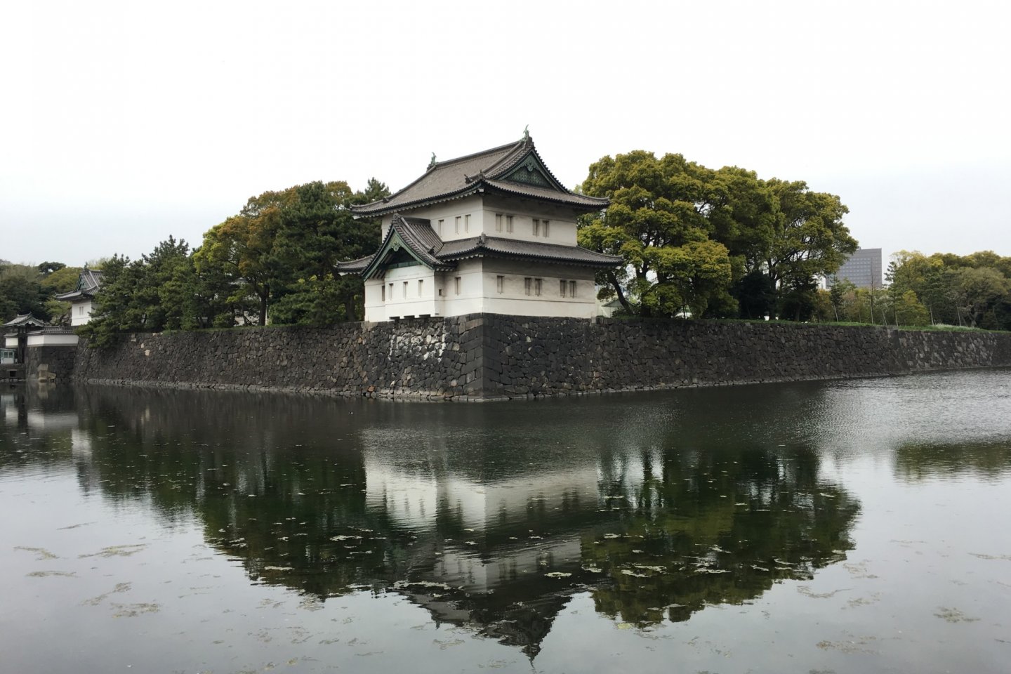 Hoàng cung Tokyo tĩnh lặng
