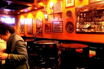 <p>Packed to the Gills is the slogan of the pub but if you get in before 7 pm there are plenty of seats at Man in the moon just west of the Hachijoguchi Exit on the Southern Side of JR Kyoto Station</p>