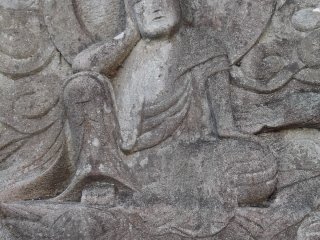 Sebuah ukiran relief Buddha 