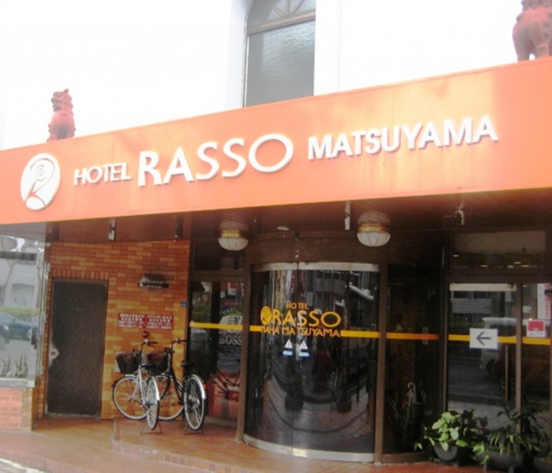 The Orange sign and Revolving Door are throwbacks to the 1980s in Hotel Rasso Naha, which is near Kokusai Dori and Port Tomari