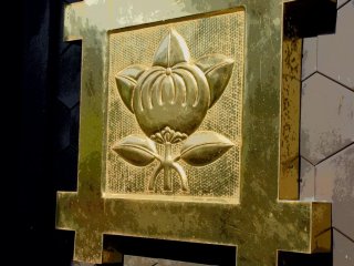 Close up on the golden emblem adorning the gate door