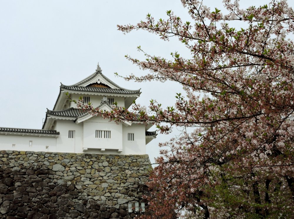 L'un des bâtiments reconstruit du château de Kofu