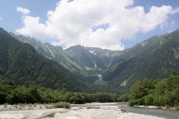 <p>Kamikochi Valley &amp; Mountains</p>