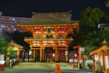 Ikuta Shrine at night