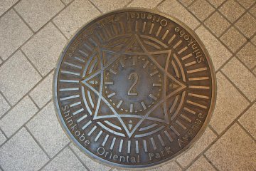 Shin-Kobe station manhole cover