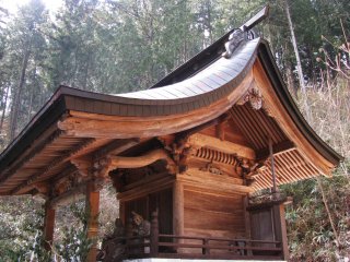 Kuil Jinja tua dari kayu 