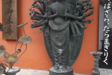 A many-armed Kannon statue
