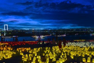 <p>The whole beach is covered with lanterns</p>