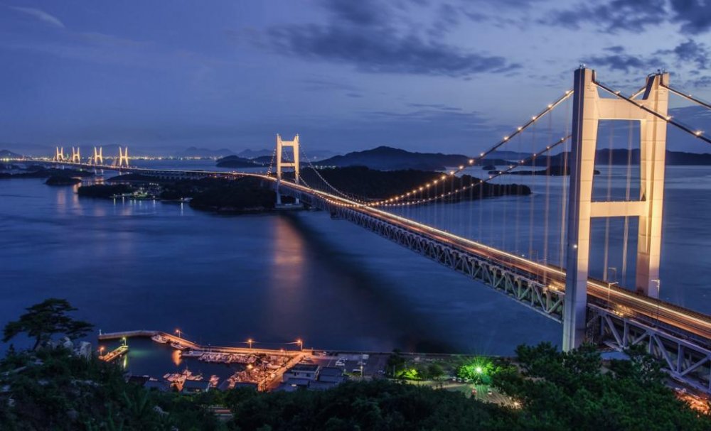 Le grand pont de Seto est illumin&eacute; chaque samedi soir mais aussi certains jours sp&eacute;ciaux de l&#39;ann&eacute;e