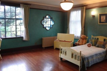 <p>The Kid&#39;s Room. Notice the four leaf clover wIndow!</p>