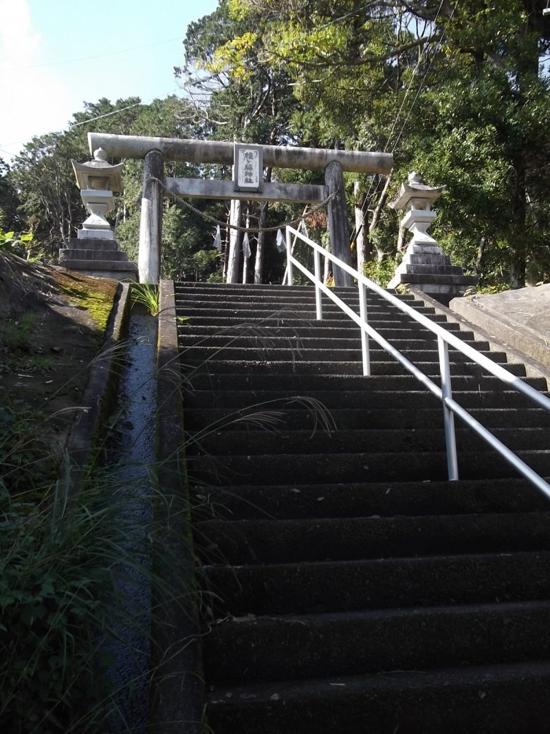 The steps up to the shrine