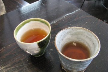 Перед едой подают зелёный чай