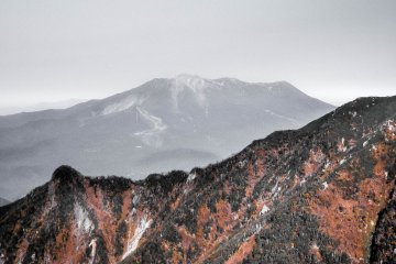 Unlike most other mountains in the area, Mount Ontake is a lone standing peak because of the fact that it is a volcano 