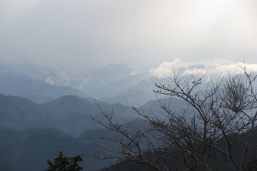 Вид с горы Такао в Токио - ничего, кроме облаков!