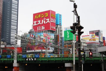 Район около станции Синдзюку утром