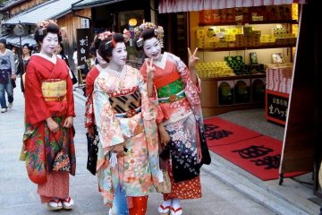 Dress up as a Geiko for a day at Nene Street between Sannenzaka and Gion Shirakawa