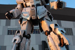 Patung Gundam Unicorn di Odaiba