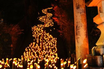 เทศกาลโคมไฟไม้ไผ่ Chikuraku แห่งทะเคะตะ