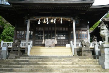 Approach to shrine