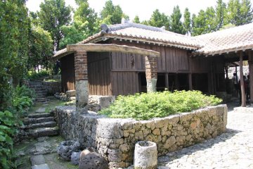 The well at Nakamura House backdropped by the Kachiku barn.