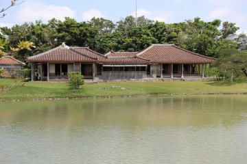 <p>Udun Palace is a wooden house roofed with Okinawan red tile that was only allowed for the most affluent in the Ryukyu Kingdom</p>