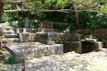 <p>Ikutokusen Spring provided fresh water for the royal family and was used to keep the pond filled</p>