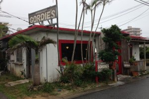 Gordie&#39;s Hamburger in Chatan Cho near the Sunabe Seawall serves its burgers from a converted American house