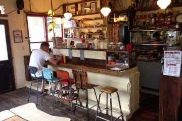 <p>The kitschy collection of mismatched tables and chairs accented by 1950s and 1960s memorabilia are reminiscent of a roadside diner in the middle of nowhere</p>