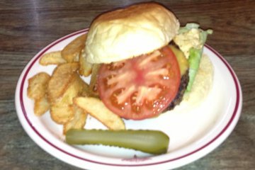 <p>The Cheeseburger is served with seasoned french fries and a pickle slice</p>