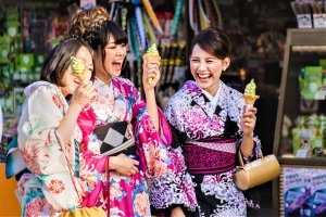 The backstreets of Tennoji are filled with festivals in summer, why not put on a yukata or summer kimono and enjoy some green tea ice cream
