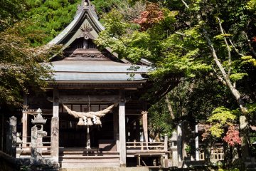 This less-visited shrine sits in the woods inside the Aso caldera