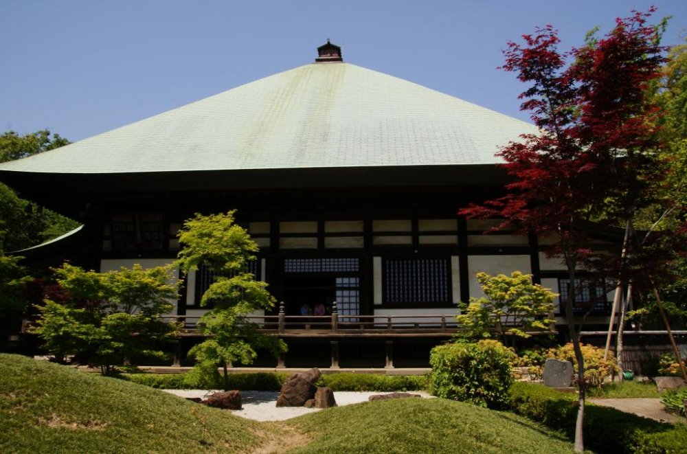 Một chính điện ấn tượng hơn cả mong đợi ở chùa Kohun-butsu