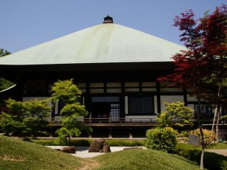 Một chính điện ấn tượng hơn cả mong đợi ở chùa Kohun-butsu