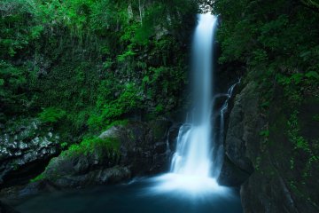 Kama-daru waterfall
