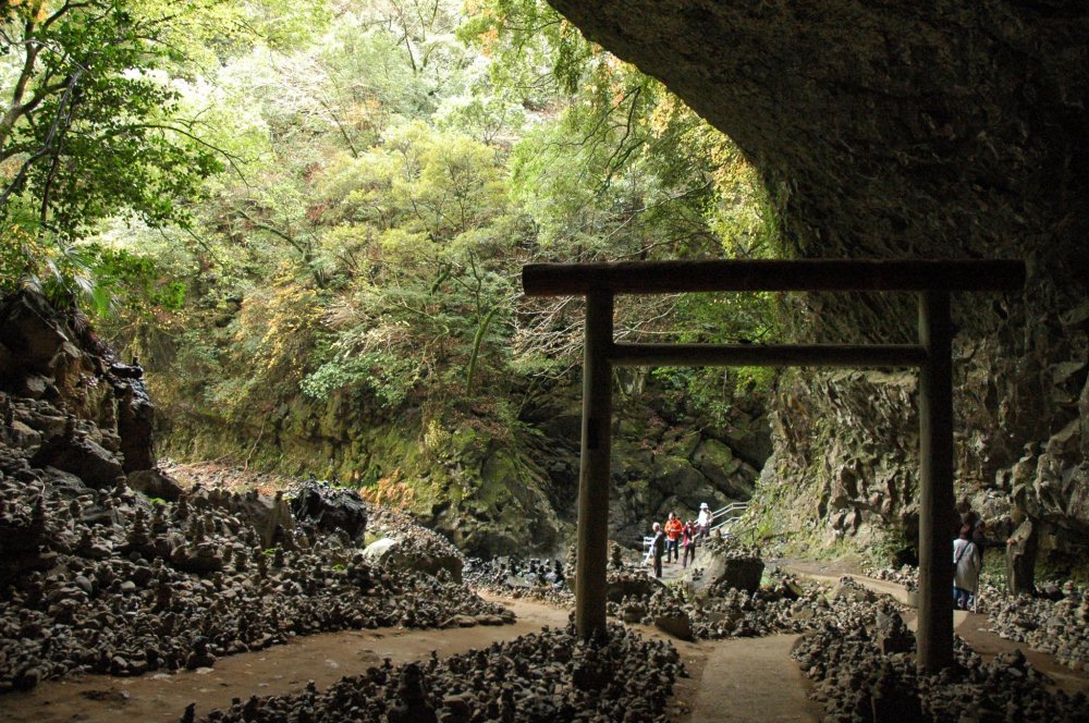 Пещера Амано Ясукавара в святилище Амано Ивато