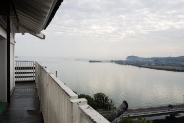 Вид на залив с верхнего этажа