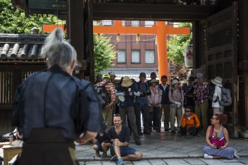 A huge crowd builds up at Shimogoryo Shrine to watch Okada perform his stunts