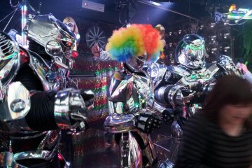 <p>แม้แต่หุ่นยนต์ยังชอบปาร์ตี้เลย</p>