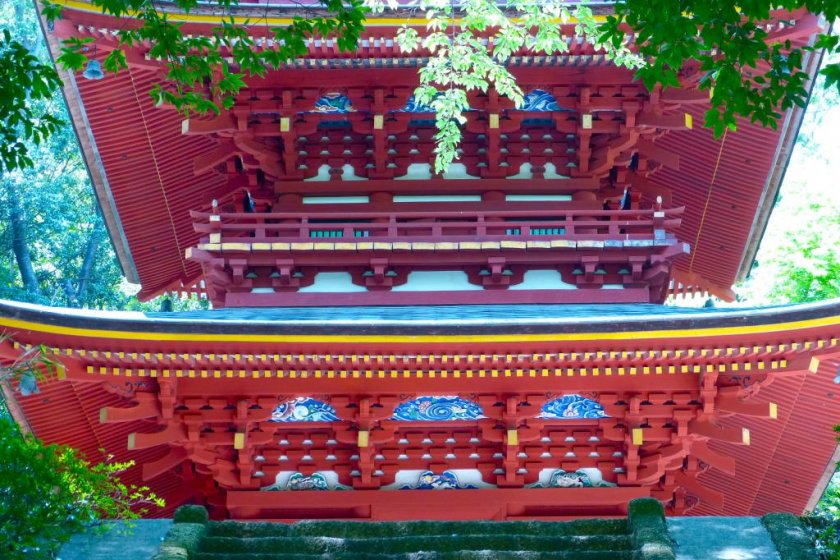 Three-story pagoda