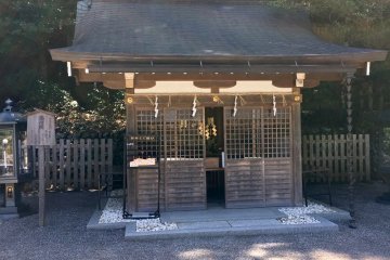 Lantern Hall at Tenkawa Shrine