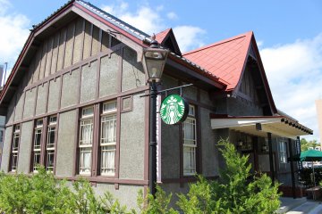 10 Unique Starbucks in Japan