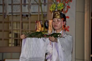 Dance and offerings at the main shrine