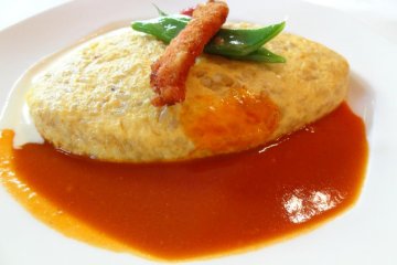 Wisteria Grill offers a wonderful crab & cheese omelet with rice for lunch, ¥2,100