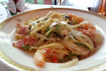 This entree is called Spaghetti Fisherman's Wharf from Wisteria Grill and is even more delicious with a touch of Tabasco sauce, ¥2,400