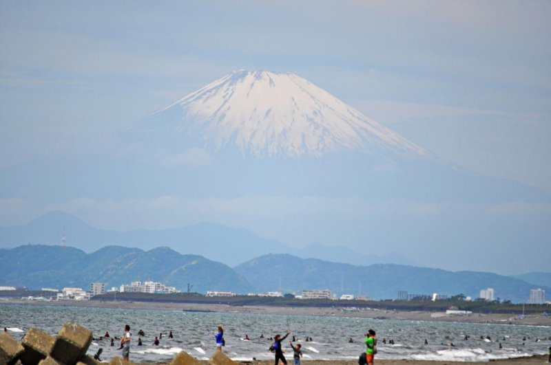 <p>รูปภูเขาไฟฟูจิเมื่อมองจากชายหาด</p>