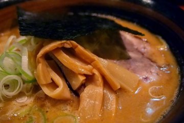 When ordering at a Hokkaido ramen shop, try their most famous dish – miso ramen.