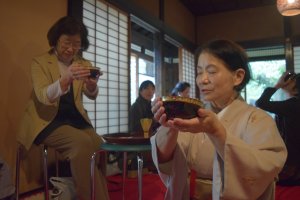 Giving thanks is an important part of the tea ceremony process