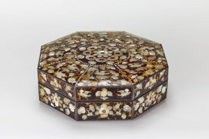 Octagonal Offering Box Decorated with Tortoiseshell and Mother-of-Pearl